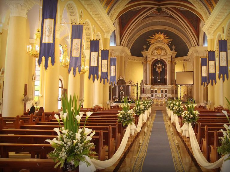 Ideas creativas para decorar una iglesia para una boda - Sapaflash