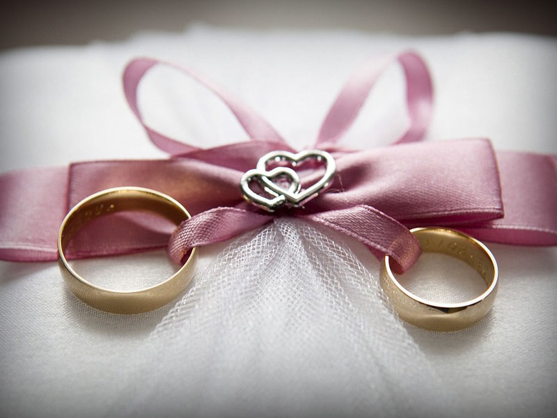 quien lleva los anillos en una boda civil